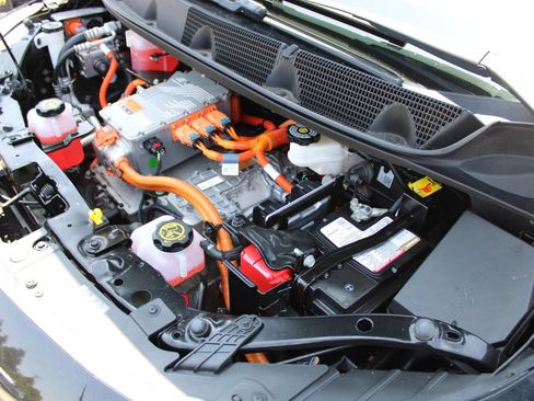 Used 2022 Chevrolet Bolt LT w/ Infotainment Package FWD image 38