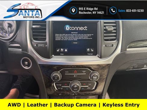 Used 2018 Chrysler 300 Limited AWD/4WD image 9