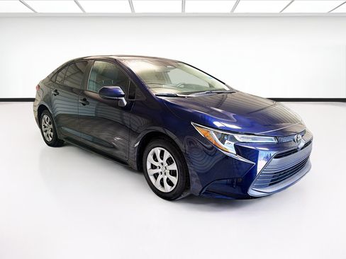 Used 2024 Toyota Corolla LE FWD image 3