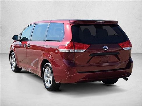 Used 2011 Toyota Sienna FWD image 8