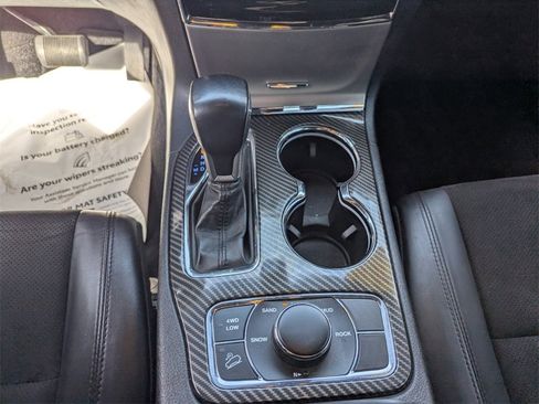 Used 2022 Jeep Grand Cherokee Laredo X image 28