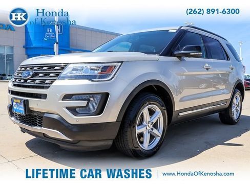 Used 2017 Ford Explorer XLT w/ Equipment Group 202A AWD/4WD image 1