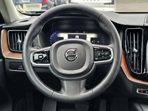 Certified 2023 Volvo XC60 B5 Ultimate w/ Climate Package image 19