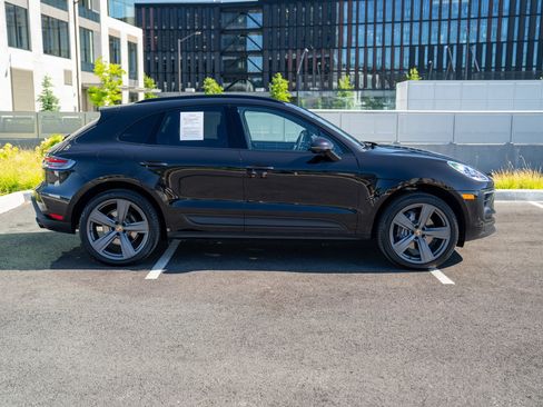 Certified 2026 Porsche Macan AWD/4WD image 8