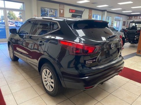 Used 2019 Nissan Rogue Sport S image 3