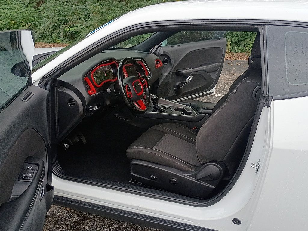Used 2022 Dodge Challenger SXT RWD image 11