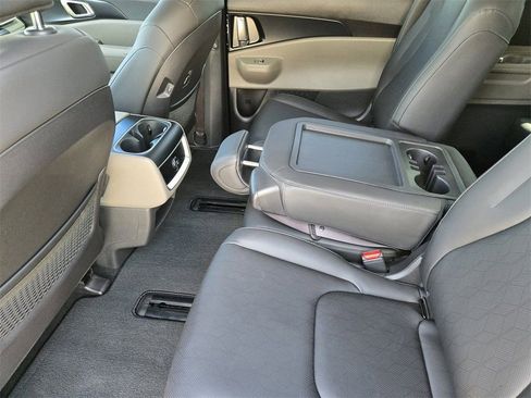 New 2026 Kia Carnival FWD image 21