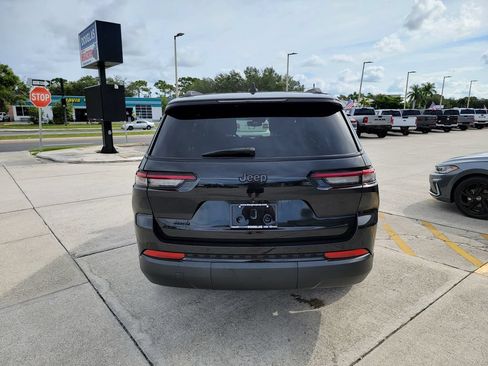 Used 2023 Jeep Grand Cherokee L Laredo AWD/4WD image 4
