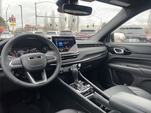 New 2026 Jeep Compass Latitude image 13