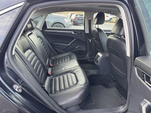 Used 2017 Volkswagen Passat 1.8T SEL Premium image 11