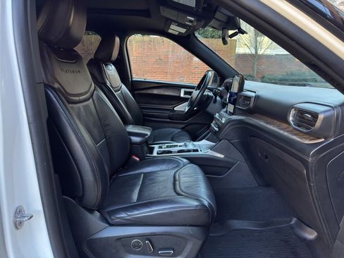 Used 2020 Ford Explorer Platinum w/ Premium Technology Package image 35