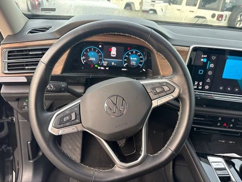 Used 2025 Volkswagen Atlas SE FWD image 31