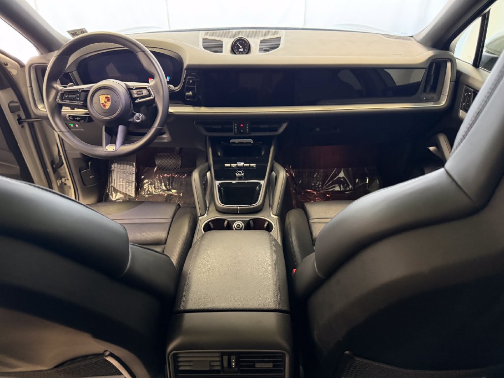 Certified 2024 Porsche Cayenne Coupe AWD/4WD image 17