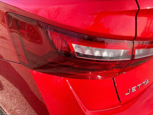 Used 2024 Volkswagen Jetta SE w/ Panoramic Sunroof Package image 32