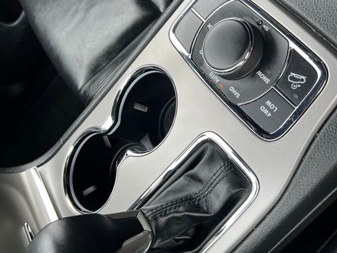 Used 2022 Jeep Grand Cherokee Limited image 43