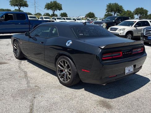 Used 2015 Dodge Challenger SRT RWD image 4