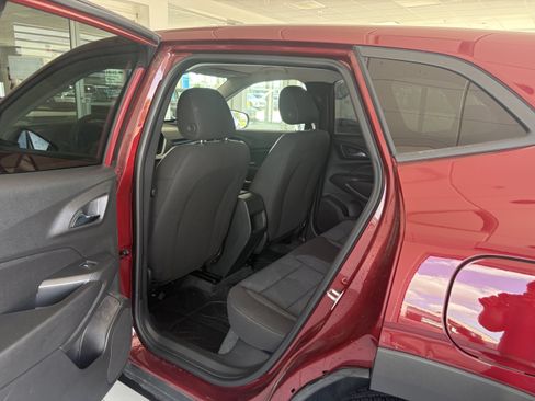 Used 2024 Chevrolet Trax LS w/ LS Convenience Package FWD image 22