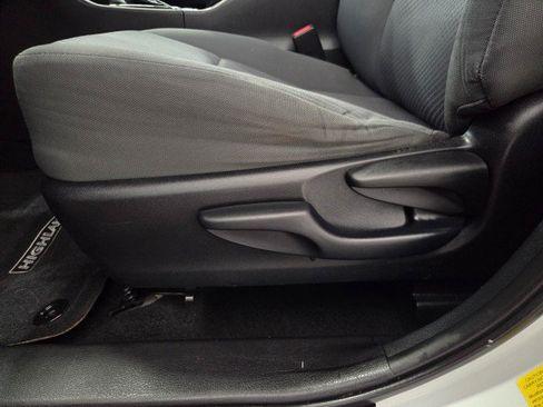 Used 2019 Toyota Highlander LE image 56