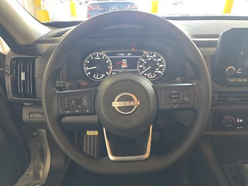 Used 2024 Nissan Pathfinder S AWD/4WD image 11