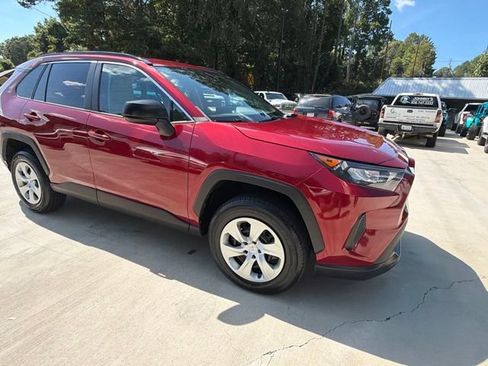 Used 2019 Toyota RAV4 LE FWD image 3