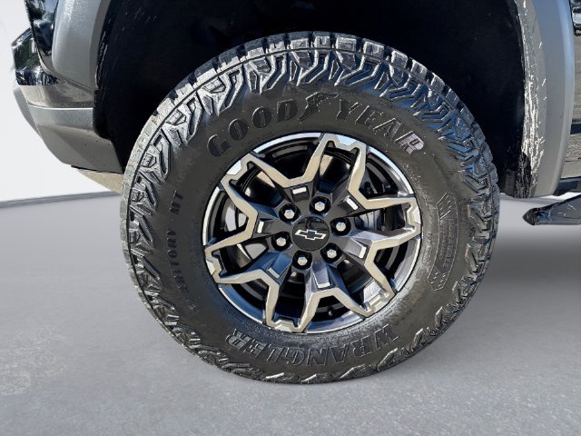 Used 2026 Chevrolet Colorado ZR2 w/ Technology Package AWD/4WD image 10