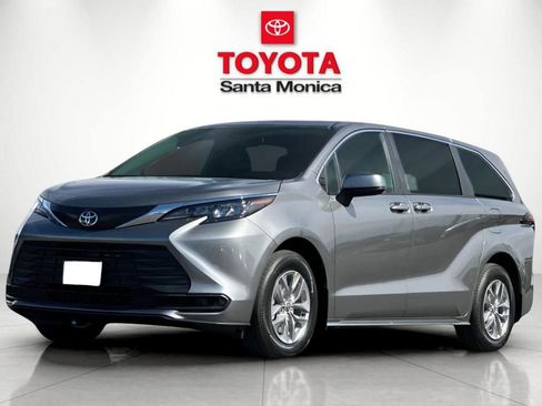 New 2026 Toyota Sienna LE FWD image 6