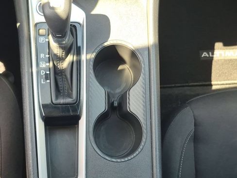 Used 2025 Nissan Altima 2.5 SV FWD image 24