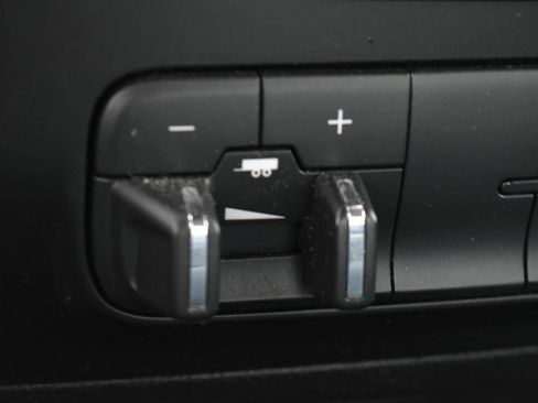 Used 2018 RAM 2500 Tradesman w/ Chrome Appearance Group image 28