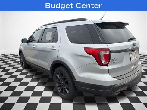 Used 2018 Ford Explorer XLT w/ Equipment Group 202A image 4