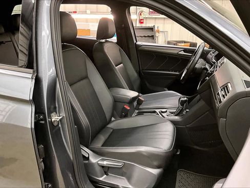 Used 2022 Volkswagen Tiguan SE R-Line image 10
