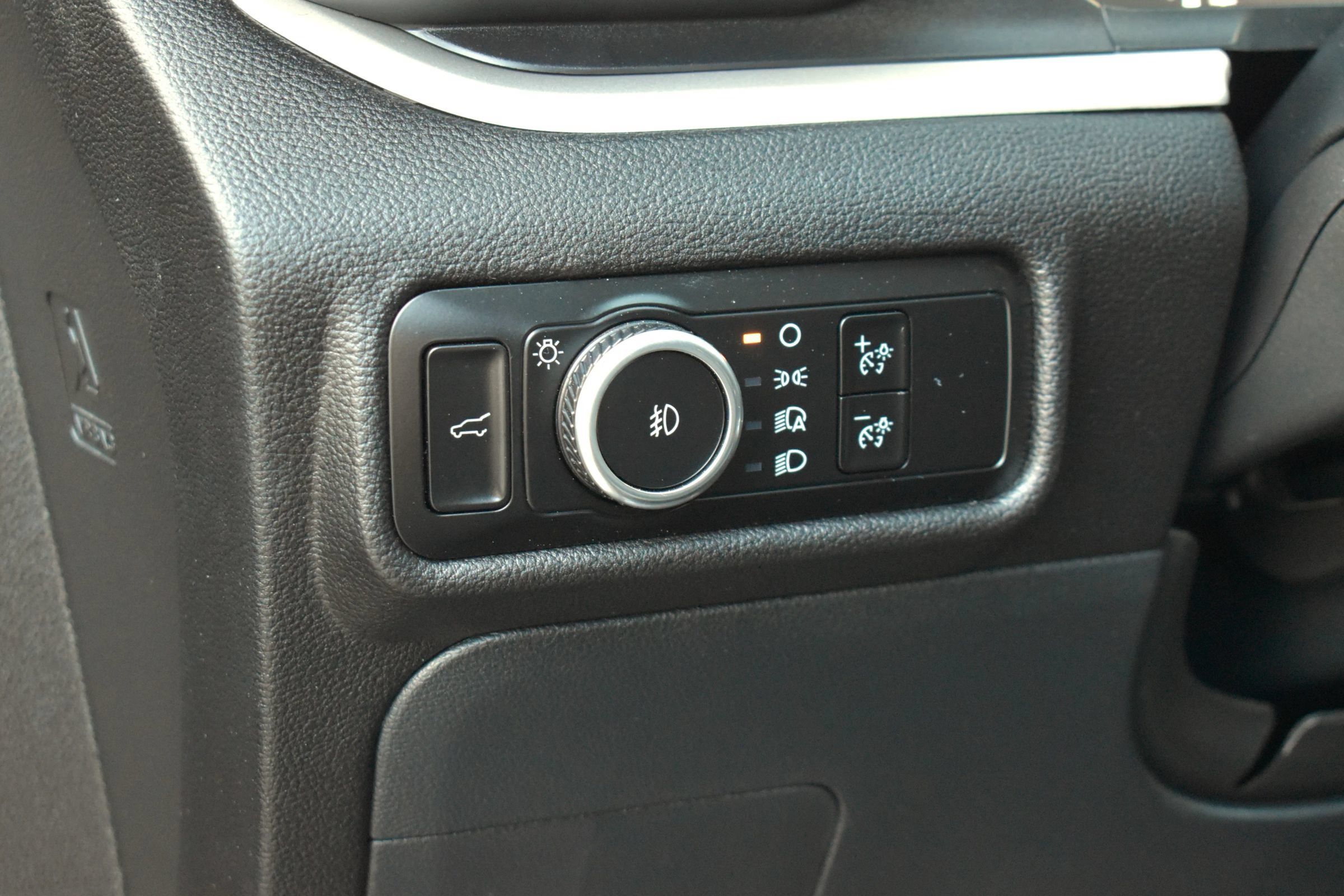 Used 2024 Ford Explorer XLT w/ Equipment Group 202A AWD/4WD image 61