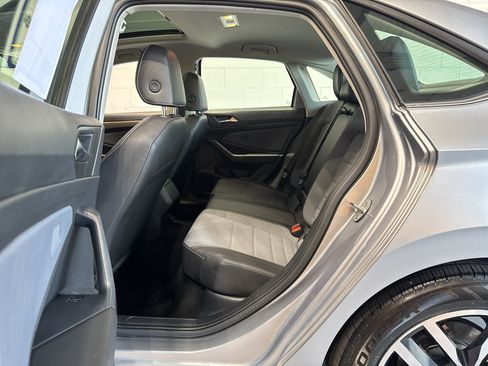 Used 2025 Volkswagen Jetta SE FWD image 10