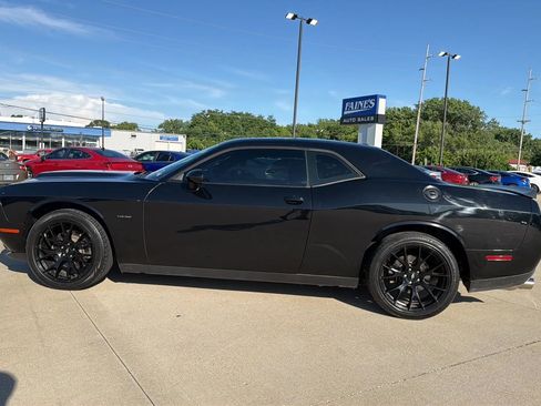 Used 2018 Dodge Challenger R/T w/ Blacktop Package RWD image 9