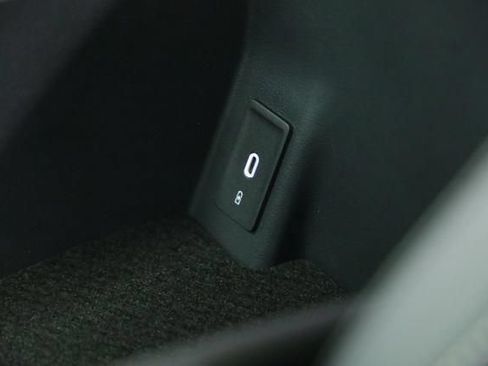 Used 2025 Volkswagen Atlas SE FWD image 20