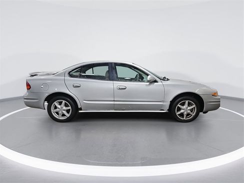Used 2001 Oldsmobile Alero GL w/ Special Edition Pkg image 2