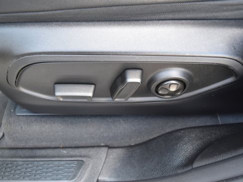 Used 2023 Jeep Grand Cherokee Limited w/ Luxury Tech Group II image 14