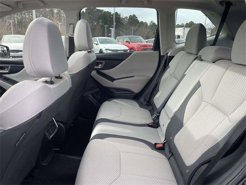 Used 2023 Subaru Forester Premium image 4