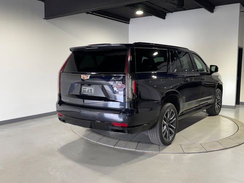 Used 2022 Cadillac Escalade ESV Sport w/ Touring Package AWD/4WD image 10