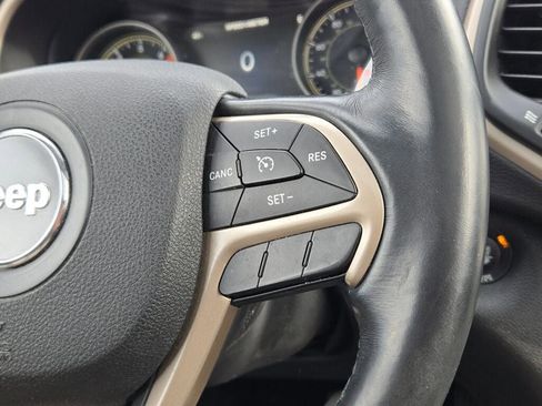 Used 2017 Jeep Cherokee Limited image 31