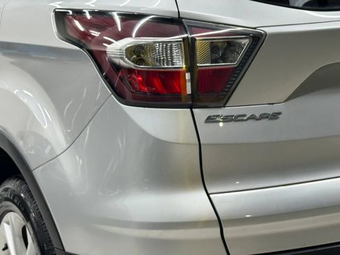 Used 2017 Ford Escape SE FWD image 12