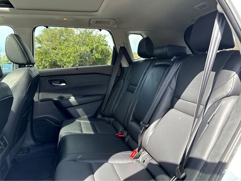 Used 2023 Nissan Rogue SV w/ SV Premium B Package image 21