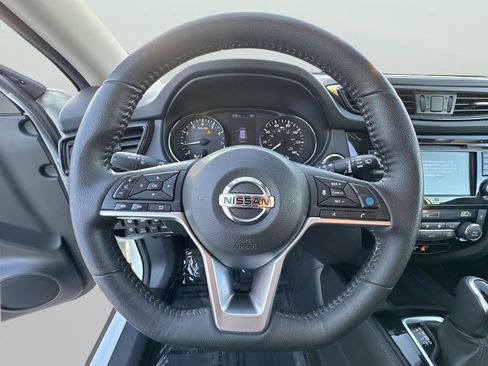 Used 2019 Nissan Rogue SL w/ Premium Package image 11