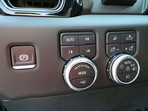 Certified 2025 GMC Sierra 2500 AT4 w/ AT4 Premium Plus Package AWD/4WD image 30