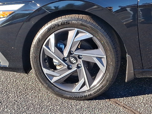 Used 2025 Hyundai Elantra Sport FWD image 8
