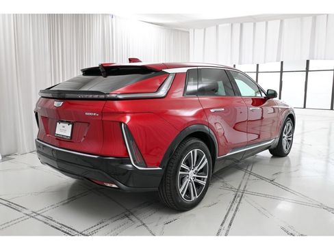 Certified 2024 Cadillac Lyriq Luxury AWD/4WD image 7