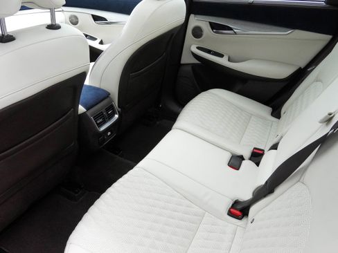 Used 2019 INFINITI QX50 Essential w/ Sensory Package image 33