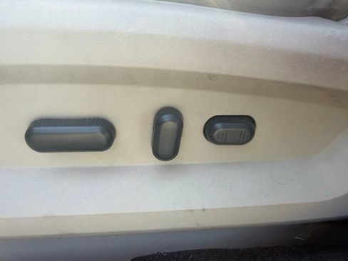 Used 2013 Ford Edge SEL FWD image 24