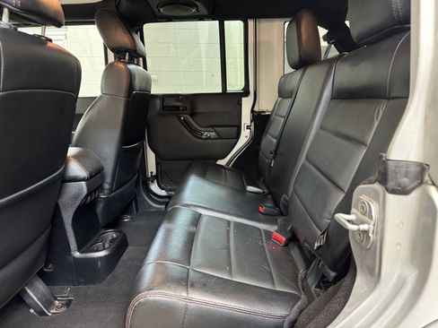Used 2012 Jeep Wrangler Unlimited Sahara image 14