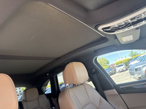 Used 2019 Porsche Macan AWD/4WD image 23