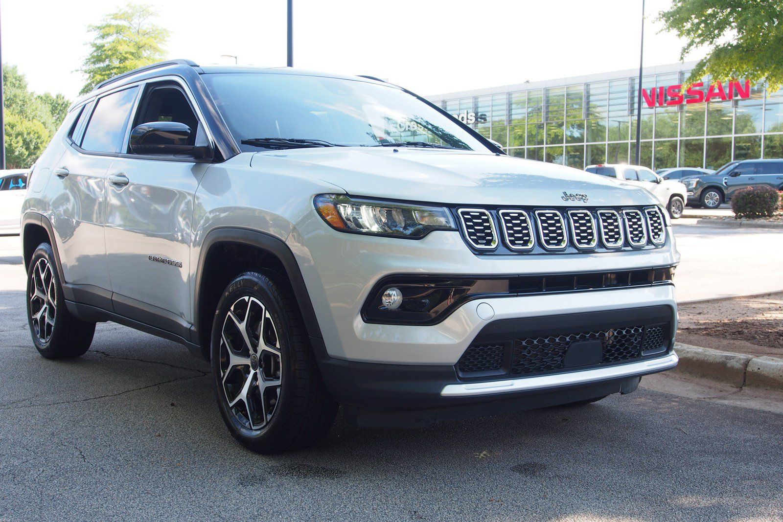 Used 2025 Jeep Compass Limited AWD/4WD image 1